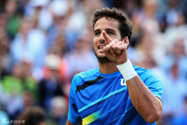 F-洛佩兹庆祝进决赛