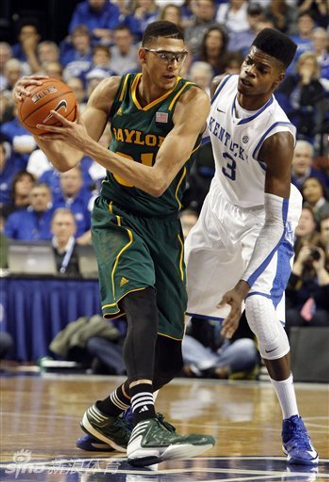 伊塞亚在比赛中