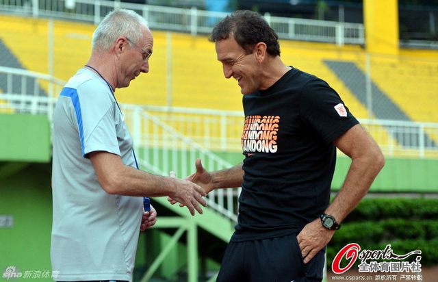 库卡和埃里克森握手