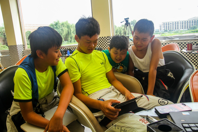 小车手摩拳擦掌