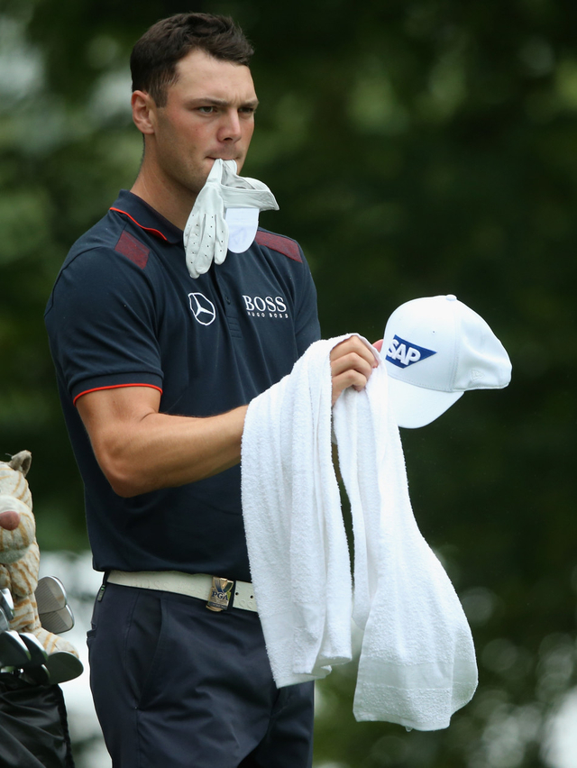 凯梅尔擦干雨水