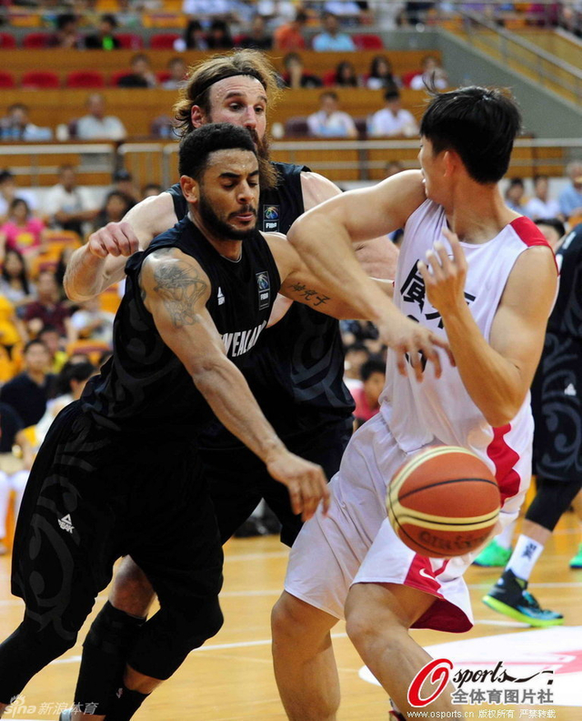 新西兰犀利抢断阻截广东进攻