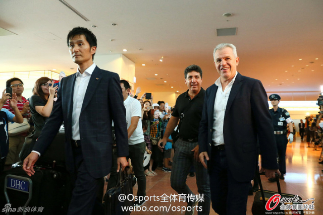 阿吉雷抵达东京