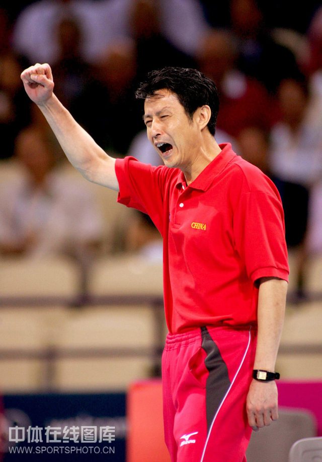 陈忠和挥拳呐喊