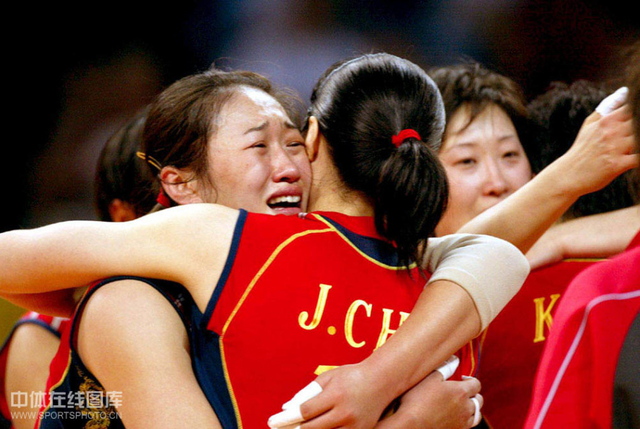 刘亚男流下泪水