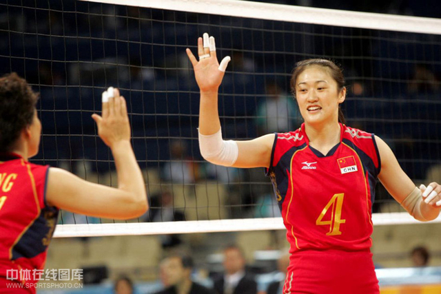 刘亚男王丽娜击掌