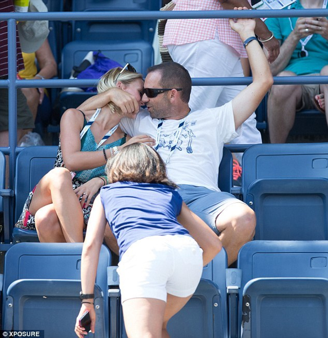 加西亚与波恩亲密私语