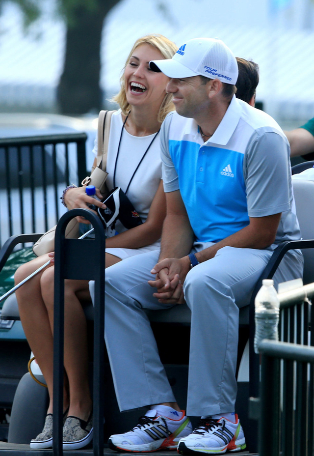 波恩笑得很灿烂