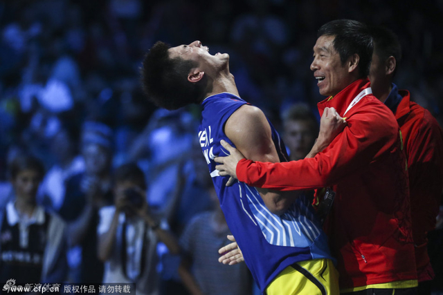 同教练激情庆祝