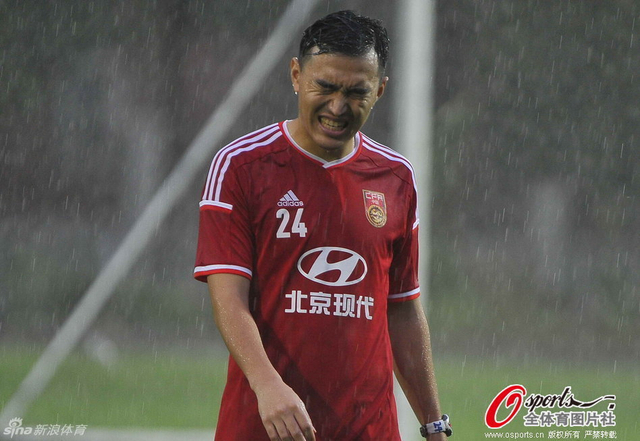 眼睛都睁不开了