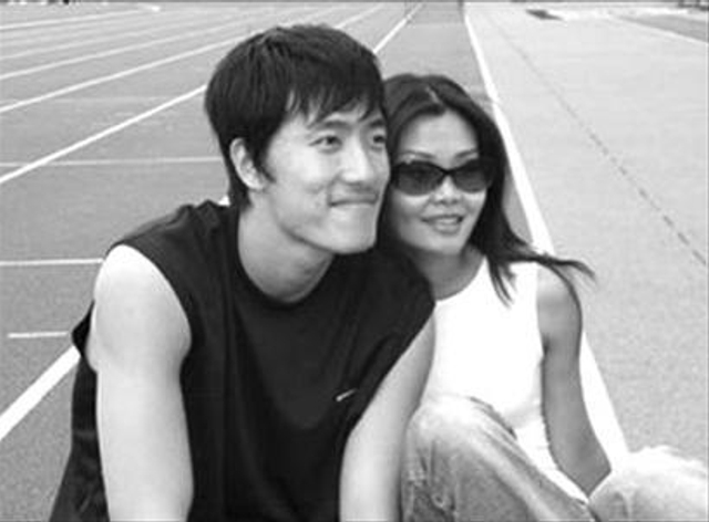 刘翔冬日娜亲密合影