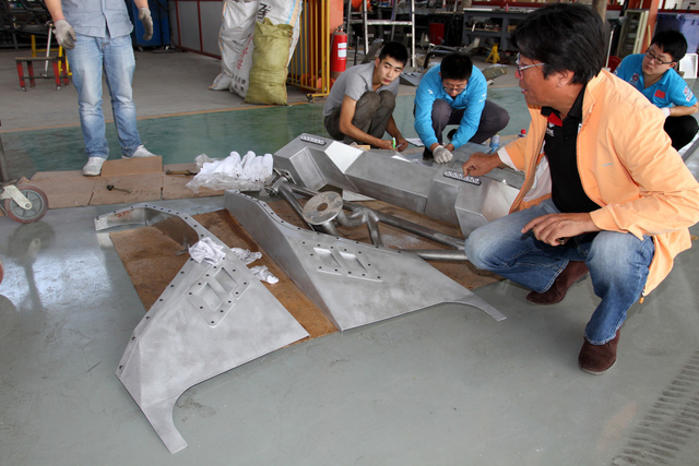 赵永国介绍巴吉车部件