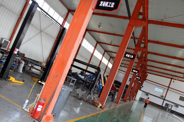 赵永国赛车基地的厂房特写