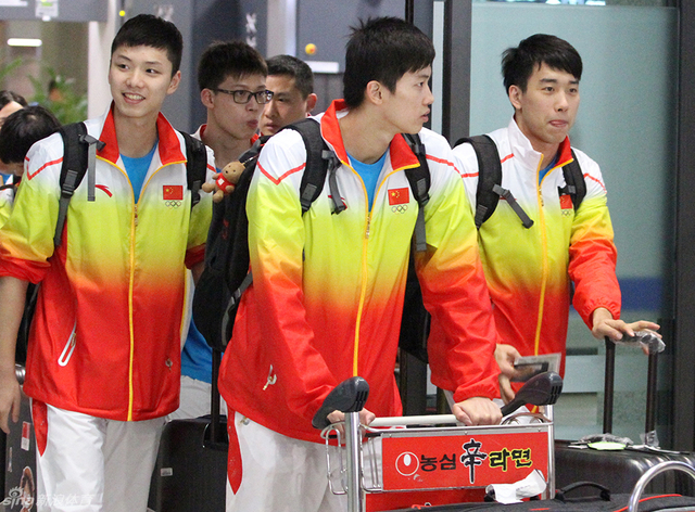 中国游泳队抵达仁川