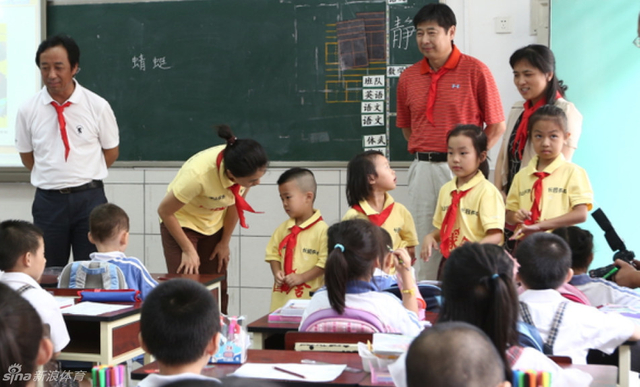 南山区等领导与小同学交流