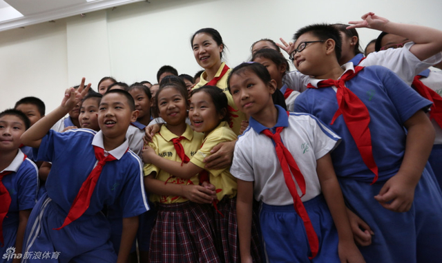 王楠深圳做公益