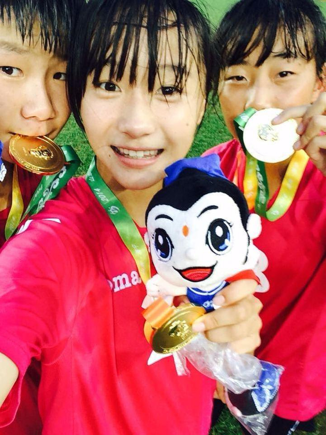 姑娘们胜利的喜悦