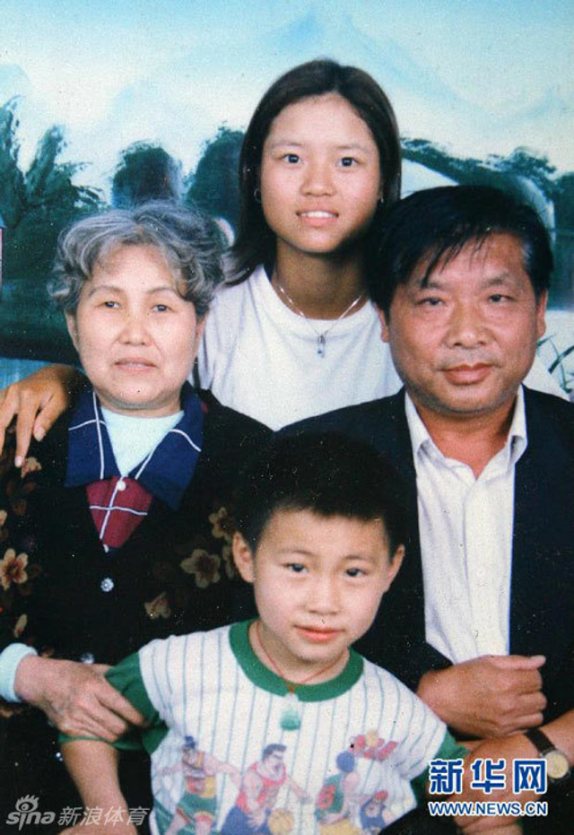 与家人合影