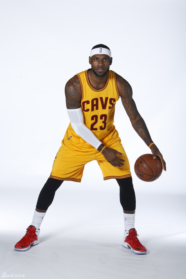 詹姆斯拍摄定妆照