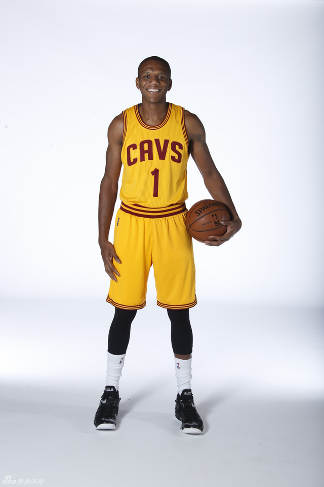 詹姆斯琼斯拍摄定妆照