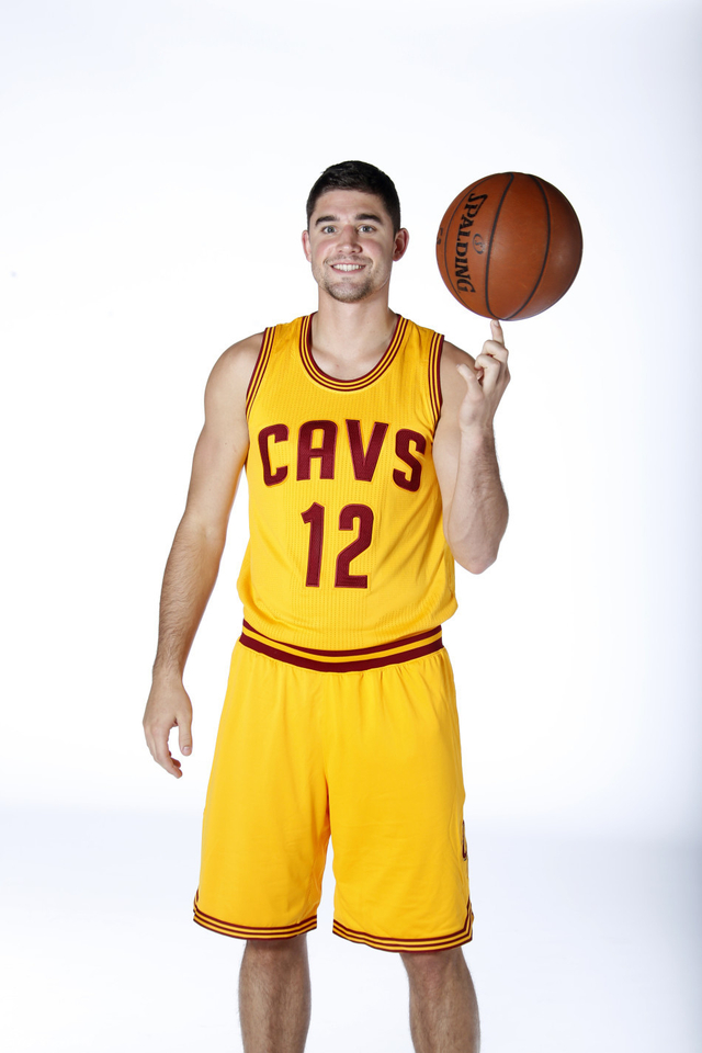 乔-哈里斯拍摄定妆照