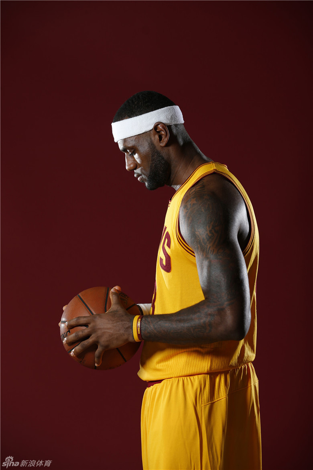 詹姆斯个性摆拍