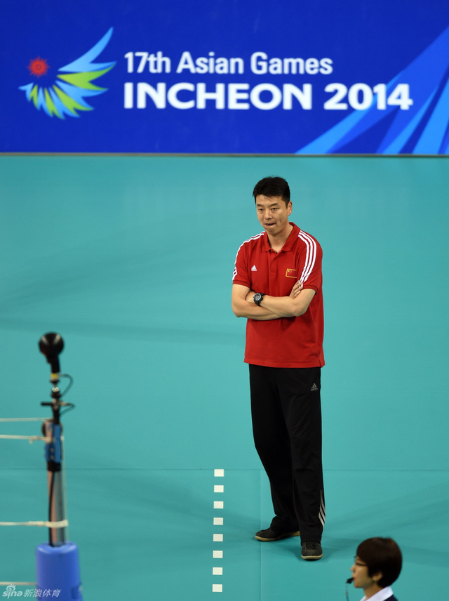 教练谢国臣观察形势