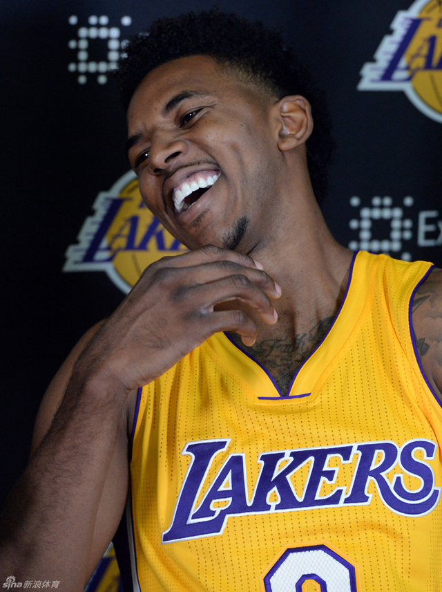 尼克杨接受采访