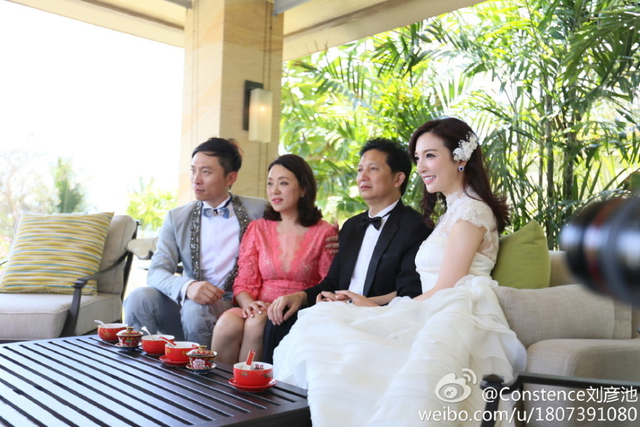 新人和父母合影