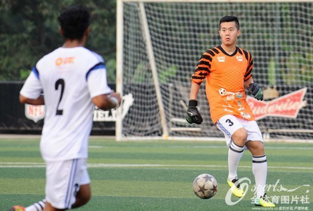 埃尔克森等参加慈善赛