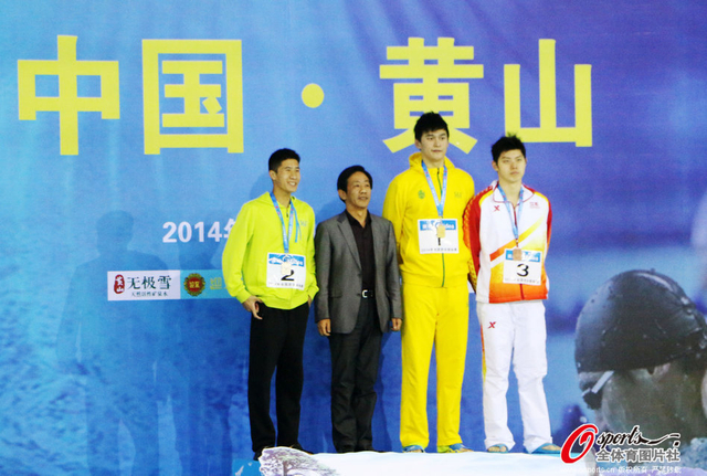 孙杨登上领奖台