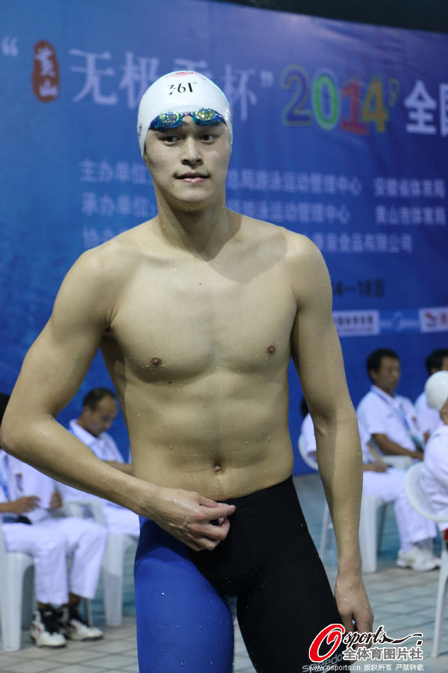 孙杨轻松夺冠