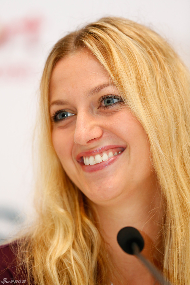 科维托娃笑逐颜开