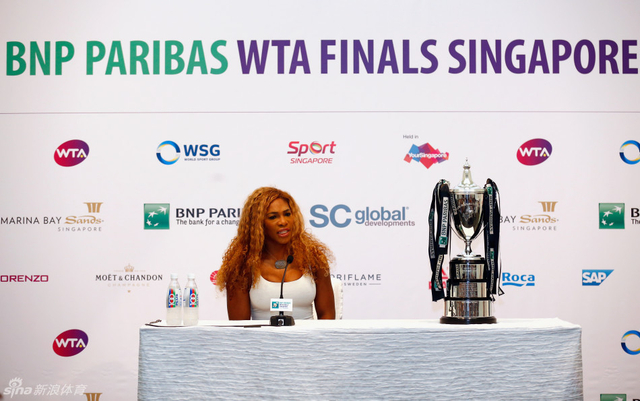 小威严肃回答提问