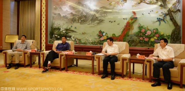 陈忠和与队员们座谈