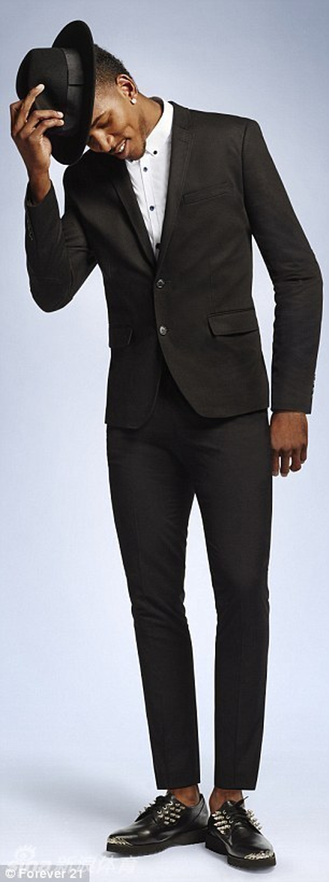 尼克杨小两口越来越甜蜜 9张 尼克扬和女友拍摄写真