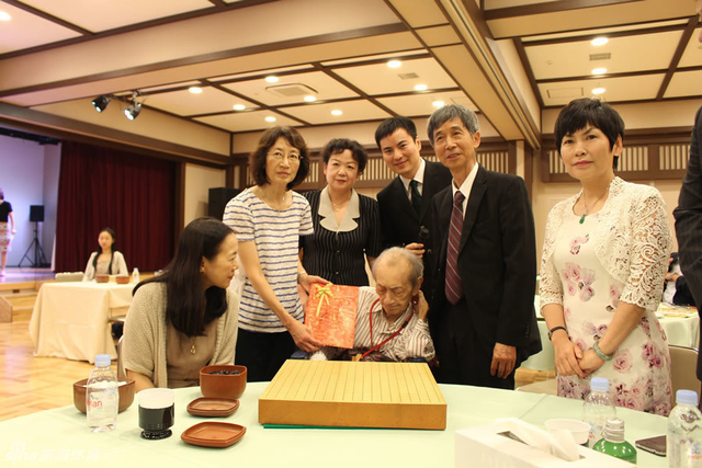 中国棋界赴日本为吴清源祝寿