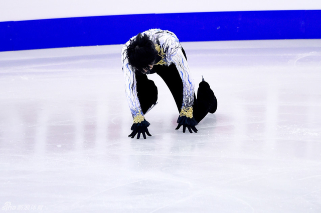 羽生结弦准备动作