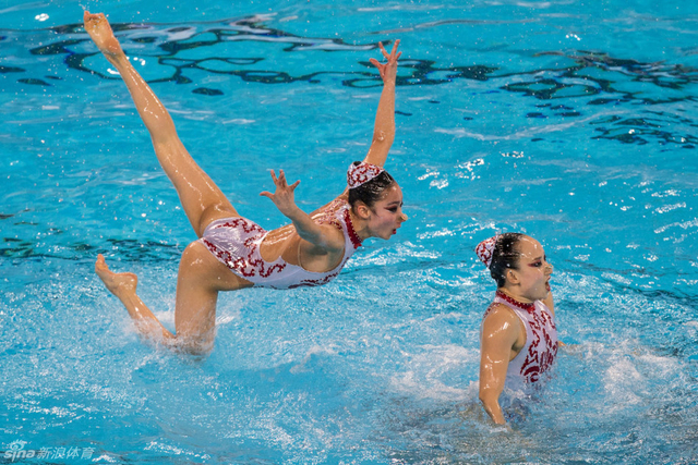 水上优雅舞姿 (9)