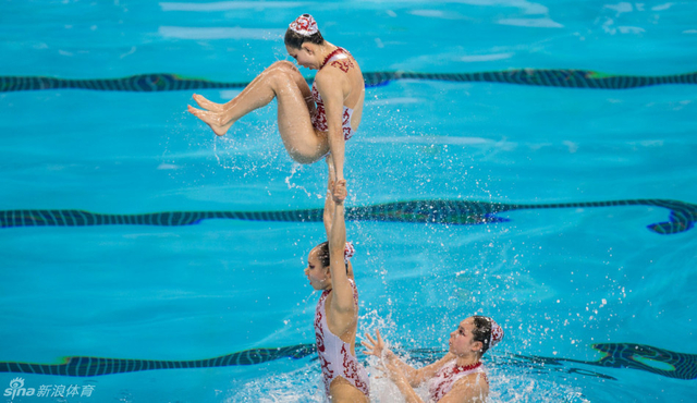 水上优雅舞姿 (13)