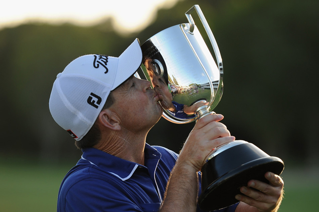 格雷格-查尔默斯亲吻奖杯