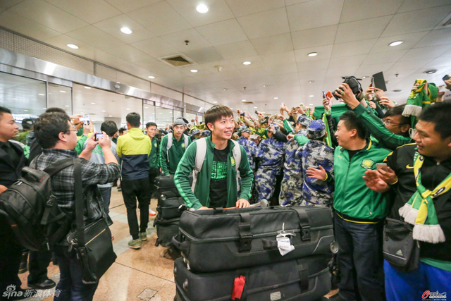 国安攻陷天河,球迷欢迎国安凯旋