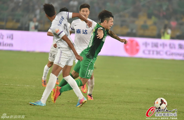 中超第25轮,张稀哲突破重围