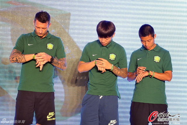 8月28,张稀哲(中),出席国安特许产品上线仪式