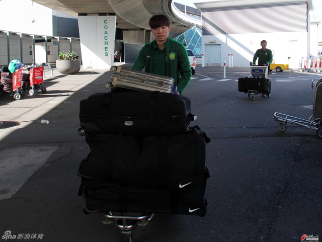 张稀哲抵达悉尼备战14年亚冠小组赛