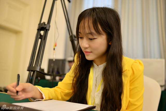 女子象棋大师时凤兰靓丽写真