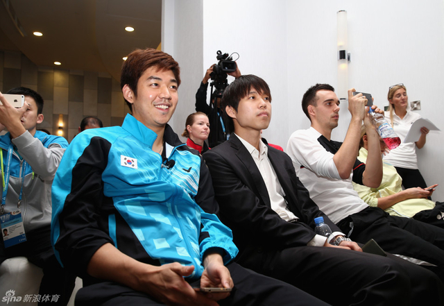 李龙大台下看抽签