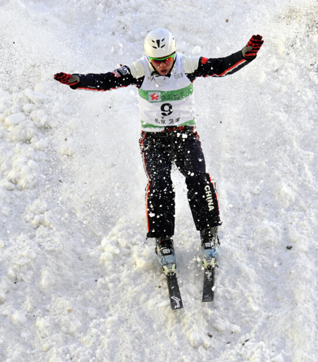 贾宗洋落地瞬间