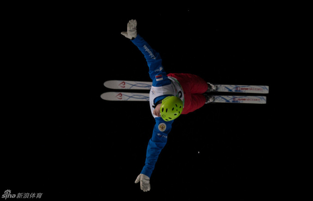 选手在空中翱翔