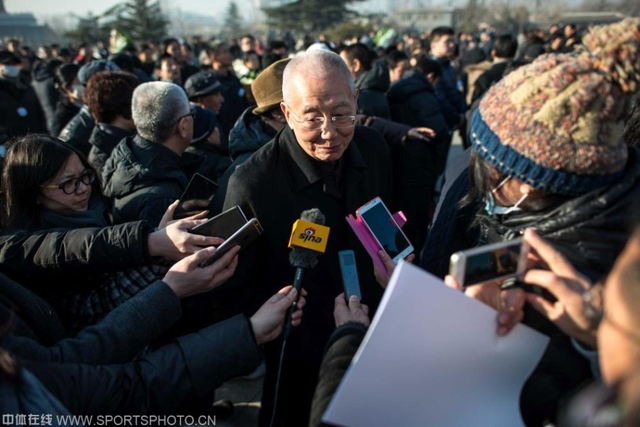 魏纪中接受采访